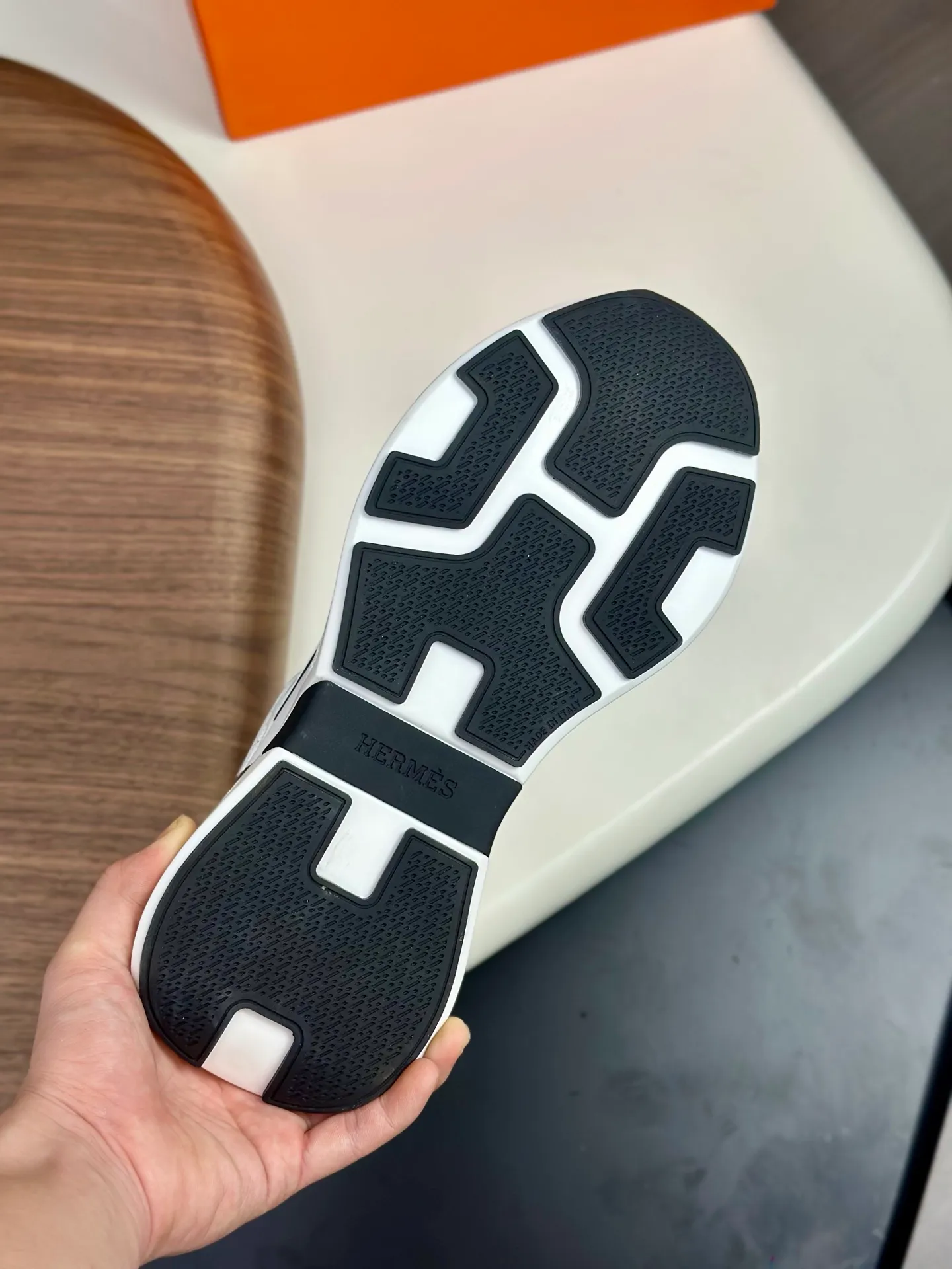[HERMES] Hermès men's shoes 💰840💰 - High-end quality original order - Upper: 🔝 tumbled calfskin, brand canvas cloth, shoe body sewn with ´H´ pattern - Lining: water-dyed cowhide - Outsole: ultra-light T men's shoes 💰U foam rubber; two-color molded outsole - Ultra-high quality control, fine workmanship: highlighted (high-end, luxury, grade) -Size :39-44 (38, 45, can be customized)
